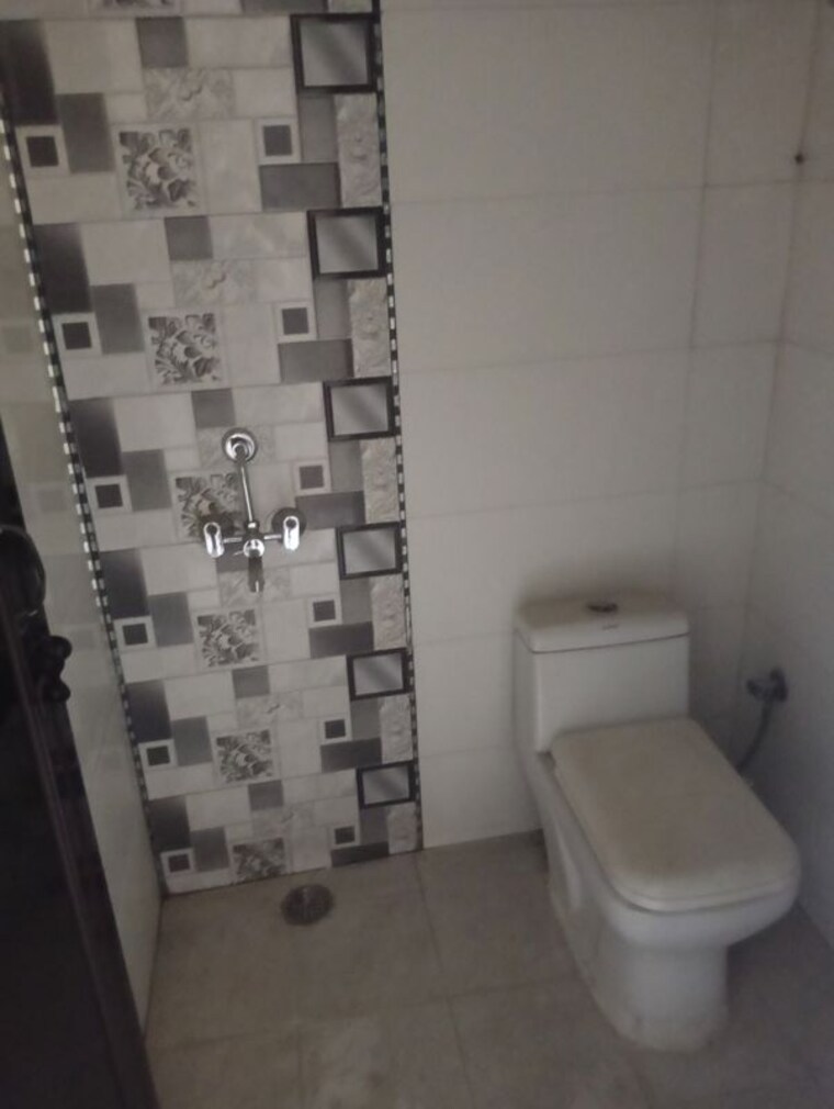 Bathroom, vasundhara sector 1 2 Bedroom 950 Sq.Ft. Builder Floor In Vasundhara Sector 1 Ghaziabad 10301712