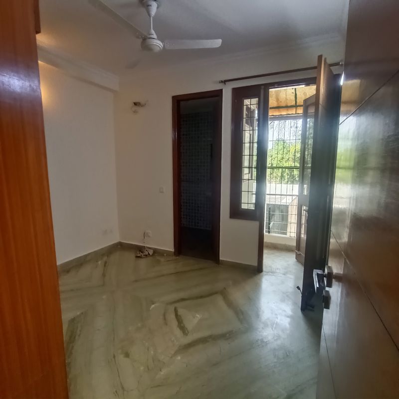 3 BHK + Servant Room Builder Floor For Rent in Chittaranjan Park
