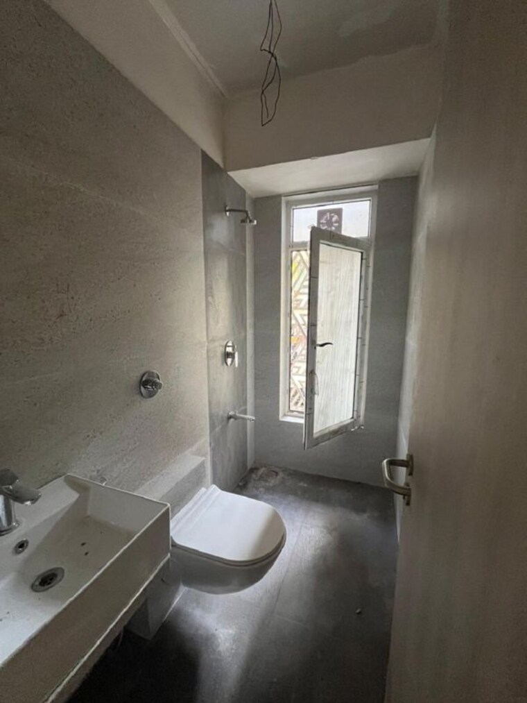 Attached Bathroom, santacruz west 2 Bedroom 700 Sq.Ft. Apartment In Santacruz West Mumbai 10301786
