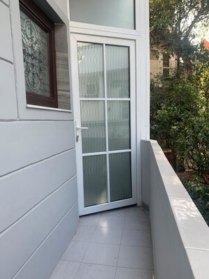 Balcony in 1 BHK Builder Floor at Safdarjung Development Area – for Rent