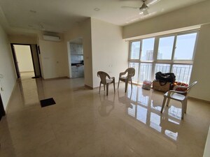 2 BHK Apartment For Rent in Ruparel Ariana, Parel
