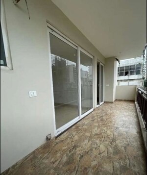 Room in 3 BHK Apartment at Green Valley Residencia, Ghazipur – for Rent