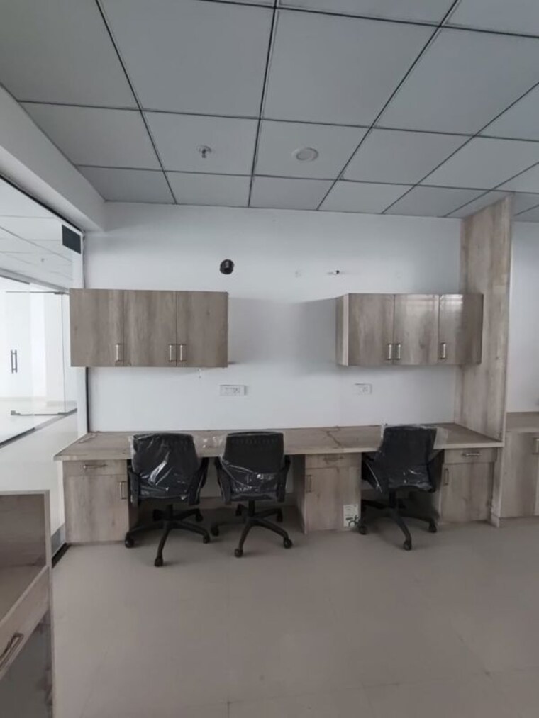 Team Area, orbit-signature-walk Commercial Office Space 500 Sq.Ft. In Vip Road Zirakpur 10301851