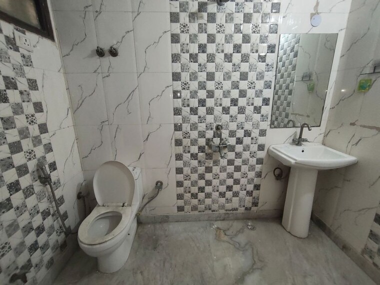 Bathroom, saket 3 Bedroom 1200 Sq.Ft. Builder Floor In Saket Delhi 10301861