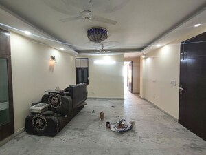 Parking in 3 BHK Builder Floor at Saket – for Rent