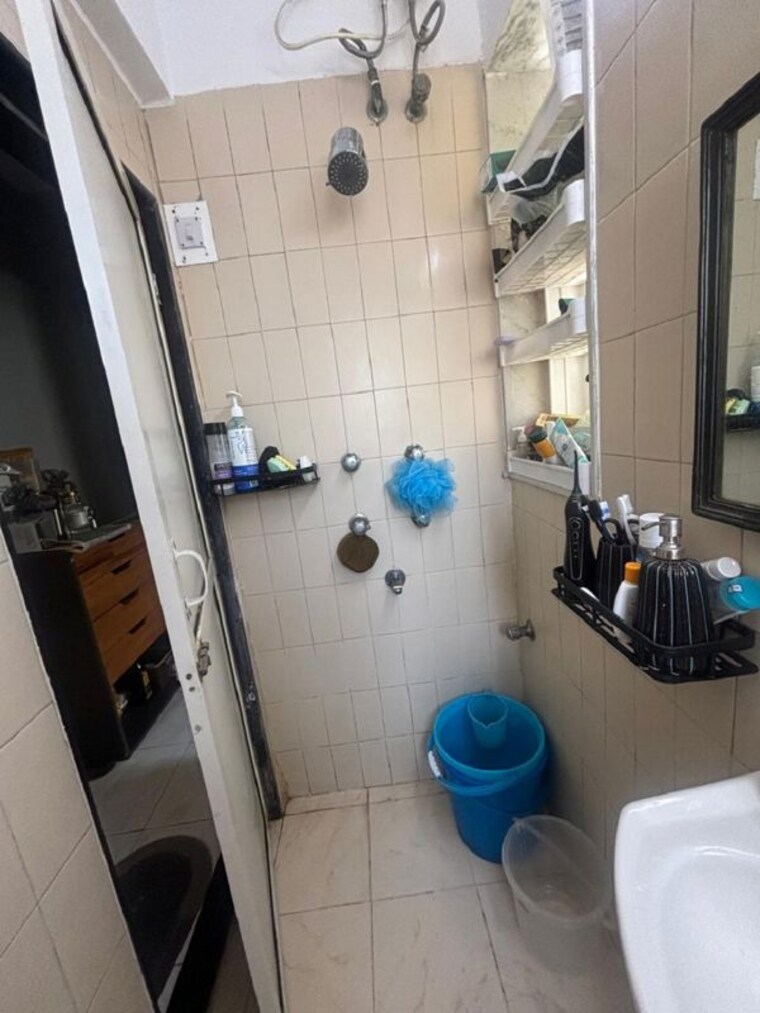 Bathroom, bandra west 1.5 Bedroom 650 Sq.Ft. Apartment In Bandra West Mumbai 10301845