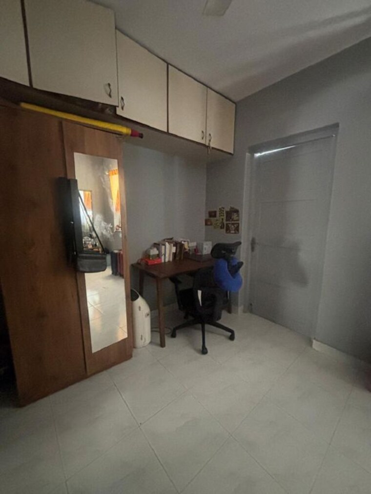Room, bandra west 1.5 Bedroom 650 Sq.Ft. Apartment In Bandra West Mumbai 10301845