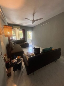 1.5 BHK + Pooja Room Apartment For Rent in Bandra West