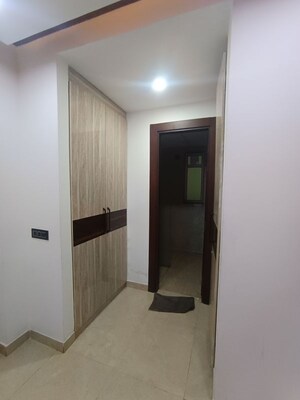 Room in 4 BHK Builder Floor at Sushant Lok Iii – for Rent