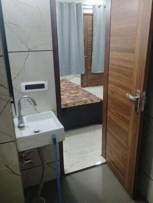 Bathroom in 1 RK Builder Floor at Sector 44 – for Rent