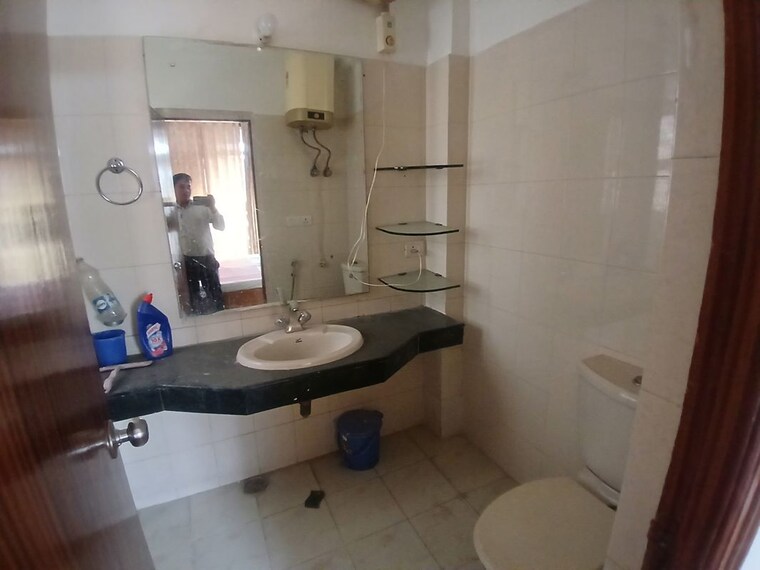 Attached Bathroom, dlf-regency-park-i 2 Bedroom 1105 Sq.Ft. Apartment In Dlf Phase iv Gurgaon 10301889
