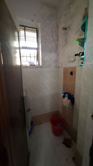 Bathroom in 1 BHK Apartment at Sector 10 Greater Noida – for Sale
