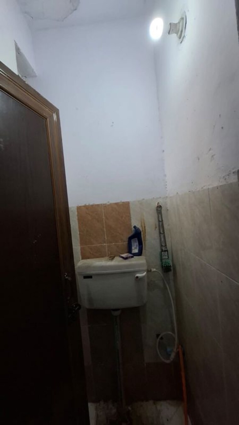 Bathroom, sector 10 greater noida 1 Bedroom 30 Sq.Mt. Apartment In Sector 10 Greater Noida Greater Noida 10301916
