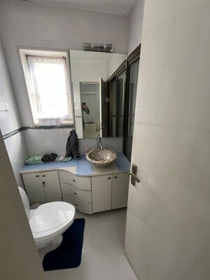 Team Area in 2 BHK Apartment at Sainara CHS, Cuffe Parade – for Sale