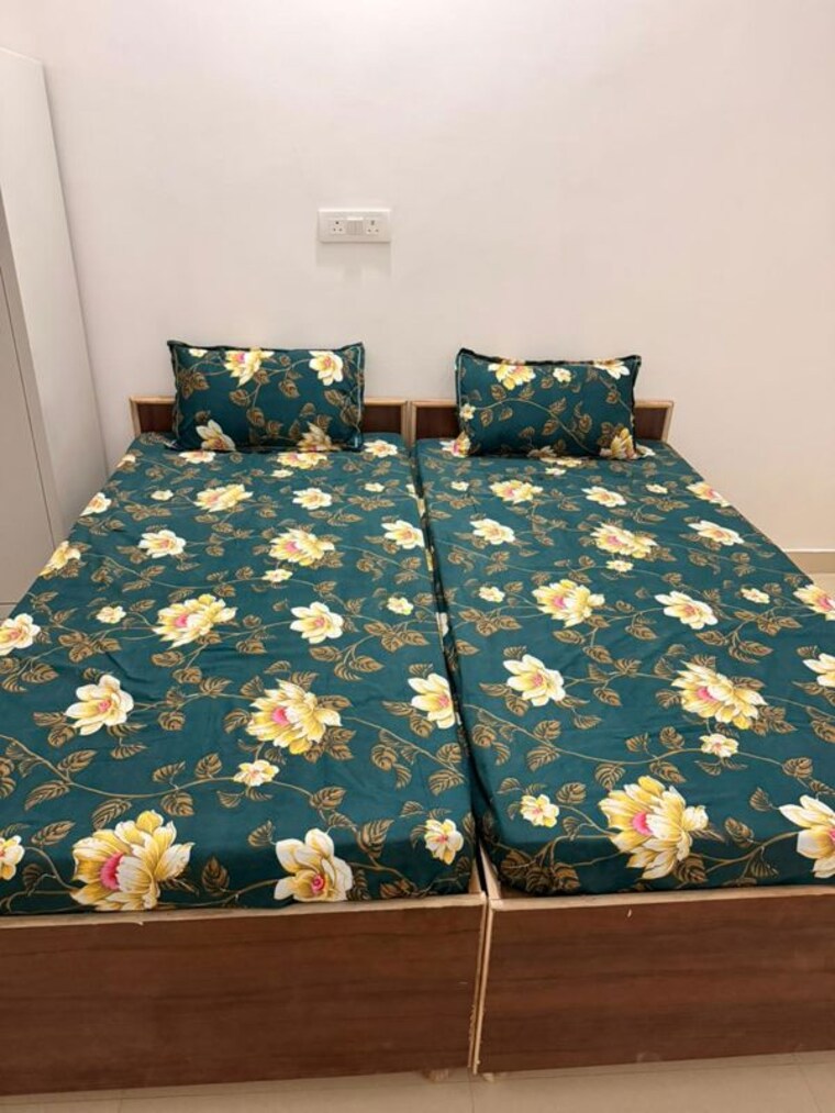 Bedroom, sector 128 Pg For Boys & Girls In Sector 128 10301917