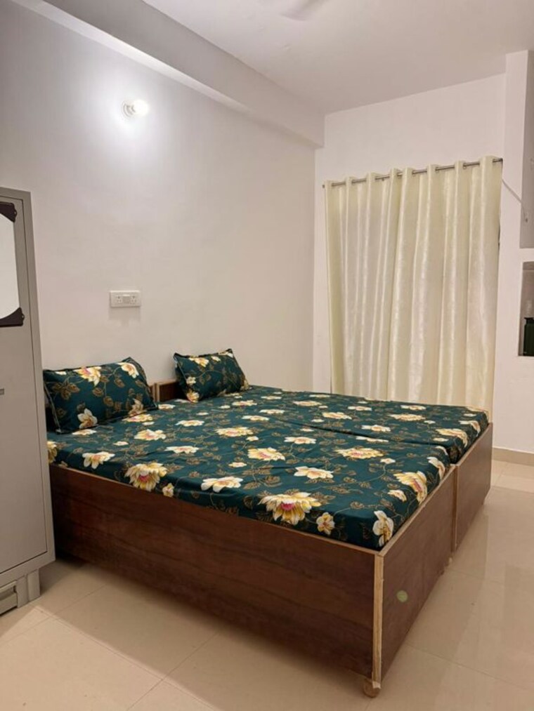 Bedroom, sector 128 Pg For Boys & Girls In Sector 128 10301917
