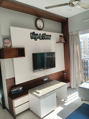 Team Area in 1 BHK Apartment at Chandak Paloma, Goregaon East – for Rent