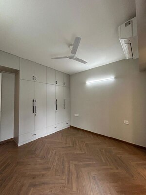 Room in 3 BHK Apartment at Signature Global City 63A, Sector 63a – for Rent