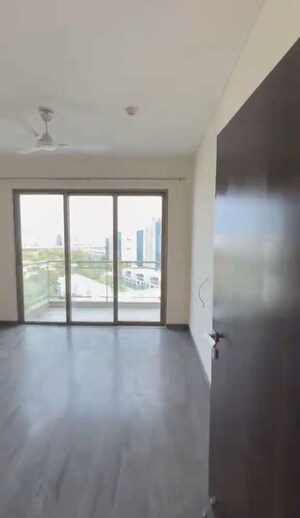 Room in 3 BHK Apartment at Tata Primanti-Tower Residences, Sector 72 – for Rent
