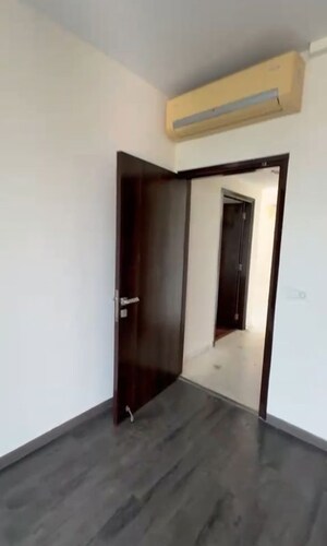 Room in 3 BHK Apartment at Tata Primanti-Tower Residences, Sector 72 – for Rent