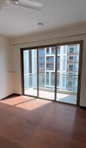 Room in 3 BHK Apartment at Tata Primanti-Tower Residences, Sector 72 – for Rent