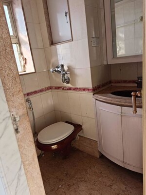 Bathroom in 3 BHK Apartment at Jolly Maker Apartment, Cuffe Parade – for Sale