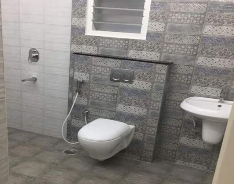 Bathroom, tronica city 2 Bedroom 139 Sq.Yd. Builder Floor In Tronica City Ghaziabad 10302104
