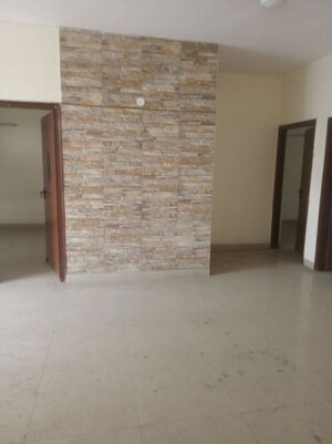 Room in 5 BHK Villa at Dlf Phase iv – for Sale