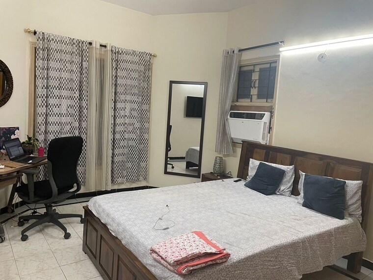 Bedroom, dlf phase iv 5 Bedroom 3600 Sq.Ft. Villa In Dlf Phase iv Gurgaon 10302156
