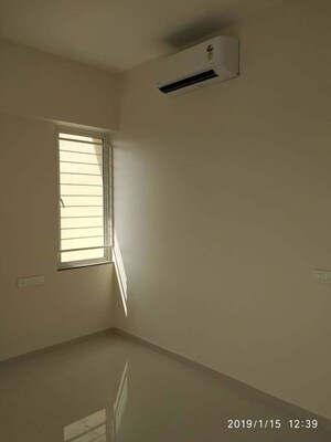 Room in 3 BHK Apartment at Kumar Princetown Royal, Undri – for Rent