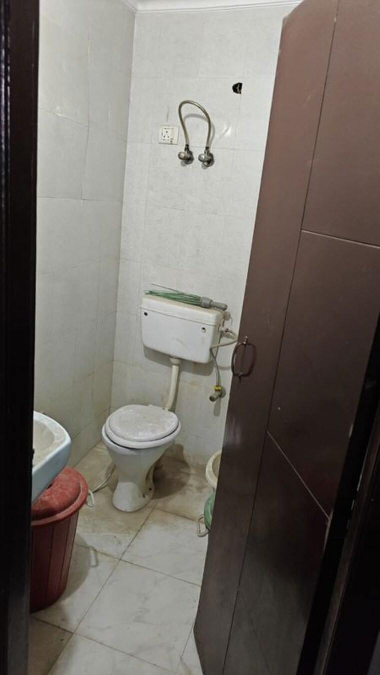Bathroom, chattarpur 2 Bedroom 670 Sq.Ft. Builder Floor In Chattarpur Delhi 10302353