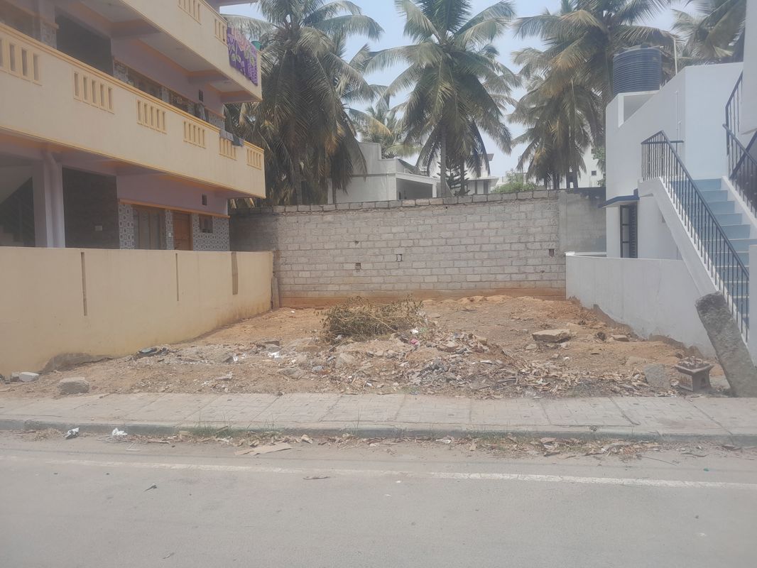 Plot For Sale in NRI Layout