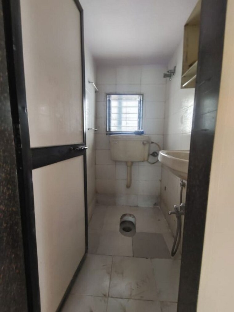 Bathroom, santacruz west 2 Bedroom 700 Sq.Ft. Apartment In Santacruz West Mumbai 10302519