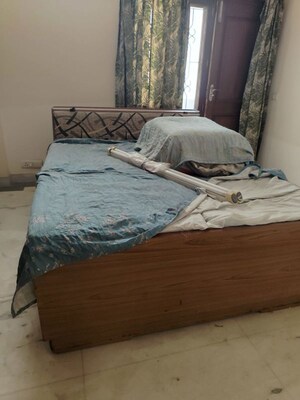 Bedroom in 3 BHK Independent House at Ansal Florence Classic, South City 1 – for Rent