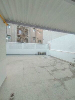 Balcony in 1 BHK Apartment at Defence Colony – for Rent