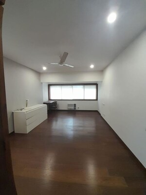 Room in 3 BHK Apartment at Cuffe Castle, Cuffe Parade – for Sale