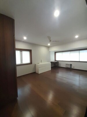 Room in 3 BHK Apartment at Cuffe Castle, Cuffe Parade – for Sale