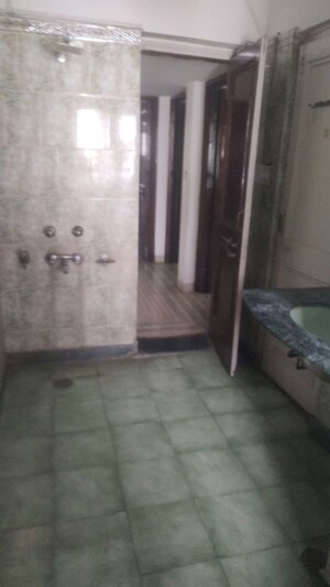 Bathroom in 4 BHK Builder Floor at Safdarjung Enclave – for Rent
