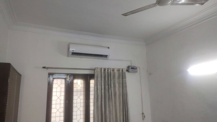 undefined, safdarjung enclave 4 Bedroom 500 Sq.Yd. Builder Floor In Safdarjung Enclave Delhi 10302641