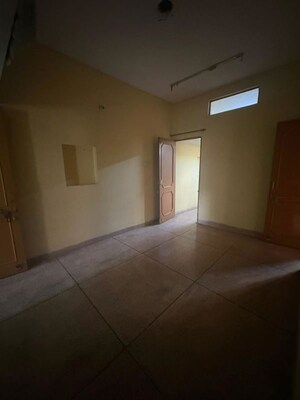 Room in 3 BHK Villa at Sector 11 – for Rent