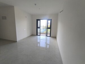 Room in 2 BHK Apartment at Kohinoor Shangrila, Pimpri – for Rent