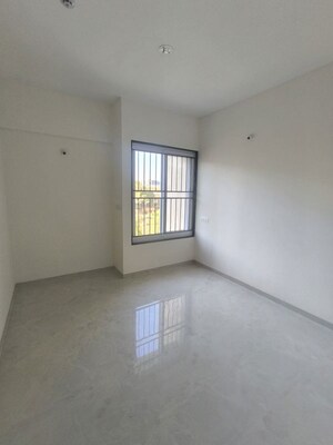 Room in 2 BHK Apartment at Kohinoor Shangrila, Pimpri – for Rent