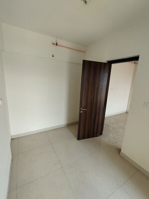 Room in 2 BHK Apartment at Sheth Avante, Kanjurmarg West – for Rent