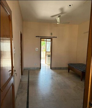1 BHK Villa For Rent in Sector 44