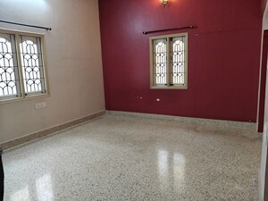 Room in 5 BHK Independent House at Krishna Nagar – for Sale