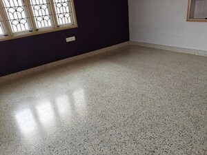 Room in 5 BHK Independent House at Krishna Nagar – for Sale