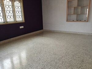 Room in 5 BHK Independent House at Krishna Nagar – for Sale