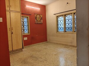 Room in 5 BHK Independent House at Krishna Nagar – for Sale