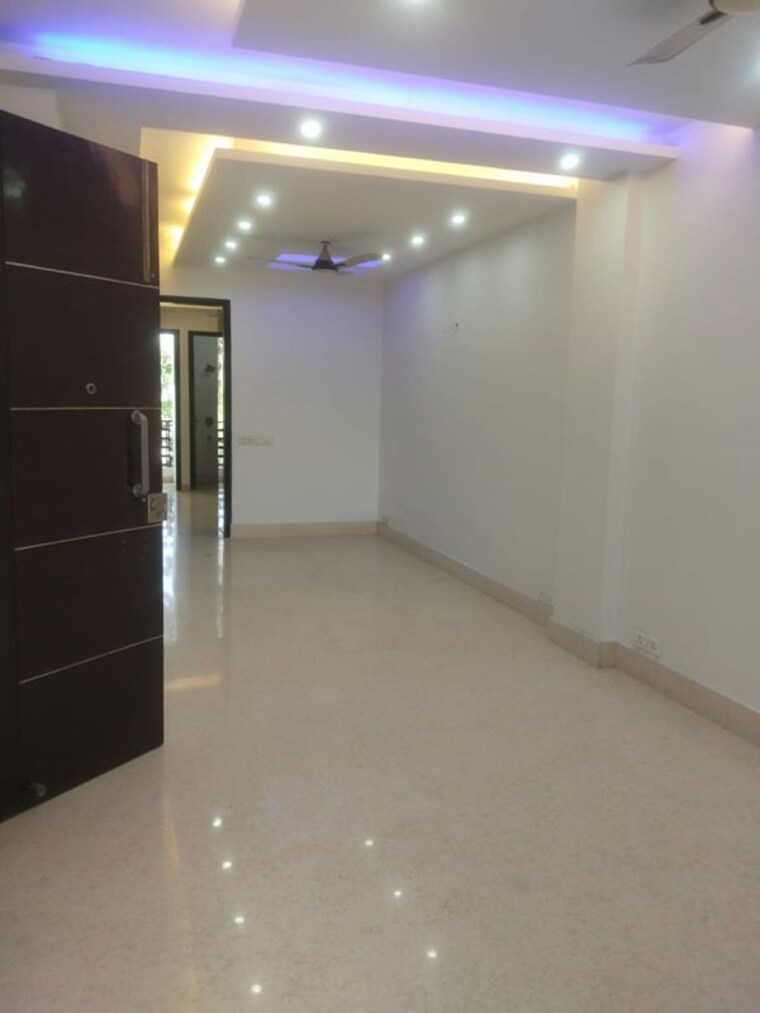 Room, east of kailash 3 Bedroom 1300 Sq.Ft. Builder Floor In East Of Kailash Delhi 10302689