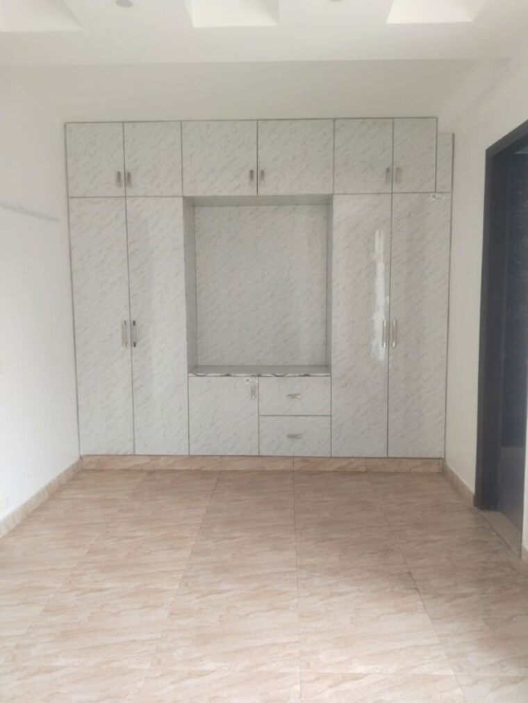 Room, east of kailash 3 Bedroom 1300 Sq.Ft. Builder Floor In East Of Kailash Delhi 10302689